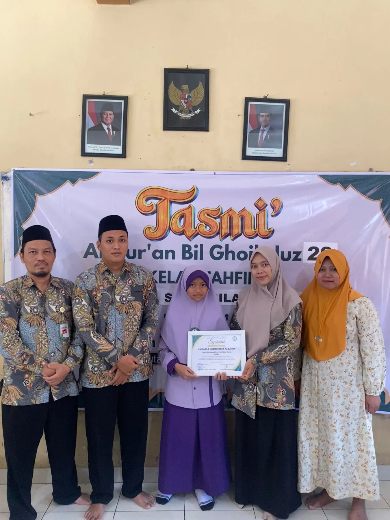 SISWI MI AL MUTA’ALLIMIN SUKSES TASMI’ AL-QUR’AN BIL GHAIB JUZ 29 SEKALI DUDUK